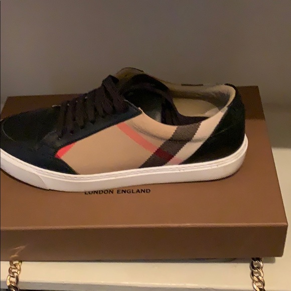 Women Burberry sneaker - Picture 1 of 1